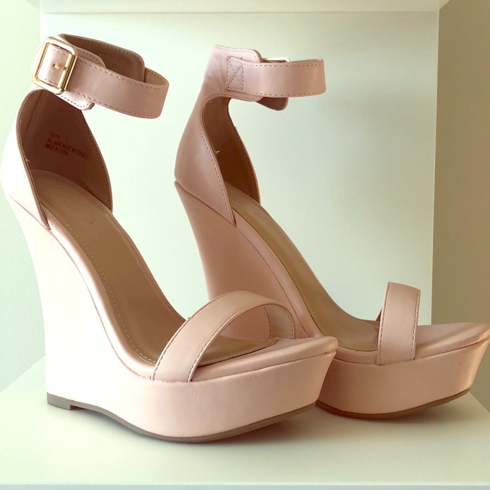 Light pink wedge sandal